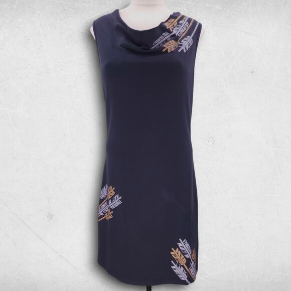 NWT Synergy Shift Dress Size M Black Arrow/Feather Motifs Scoop Neck Knee Length - Picture 10 of 14